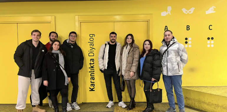 17.01.2025 / Karanlıkta Diyalog